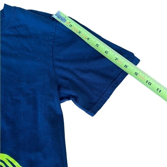 The Grinch Shirt Universal Studios Black Tee with Neon Green Graphic Design - Picture 9 of 10